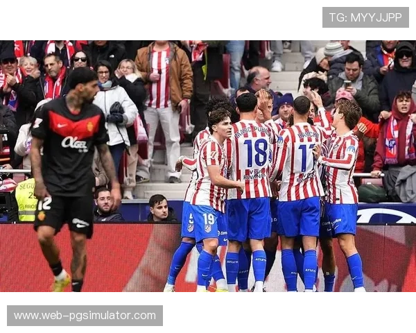 略伦特远射造乌龙,马竞主场球迷狂欢庆祝第三球 略伦特远射造乌龙,马竞主场球迷狂欢庆祝第三球